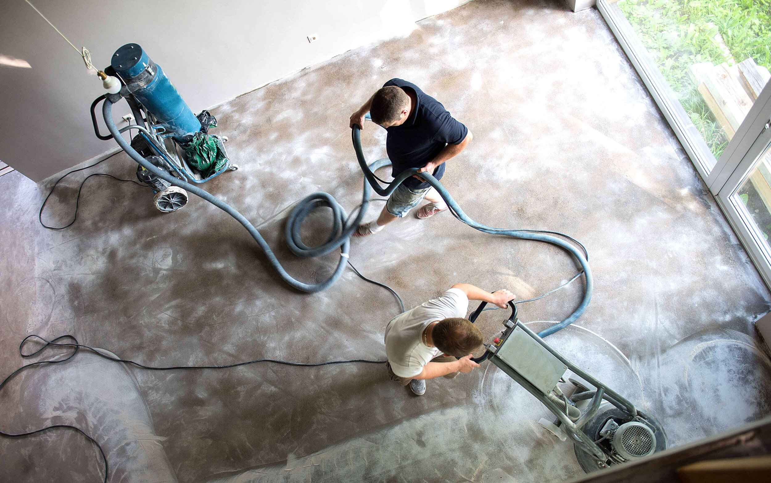 Polished+concrete+epoxy+installation+(1)_11zon
